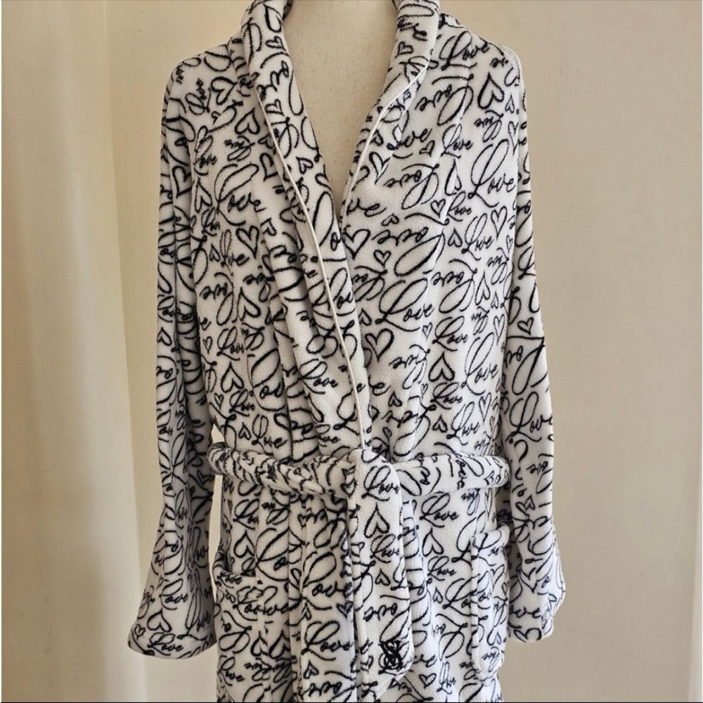 Victoria's Secret Plush Cozy Coconut Hearts Love Script Robe Size M/L